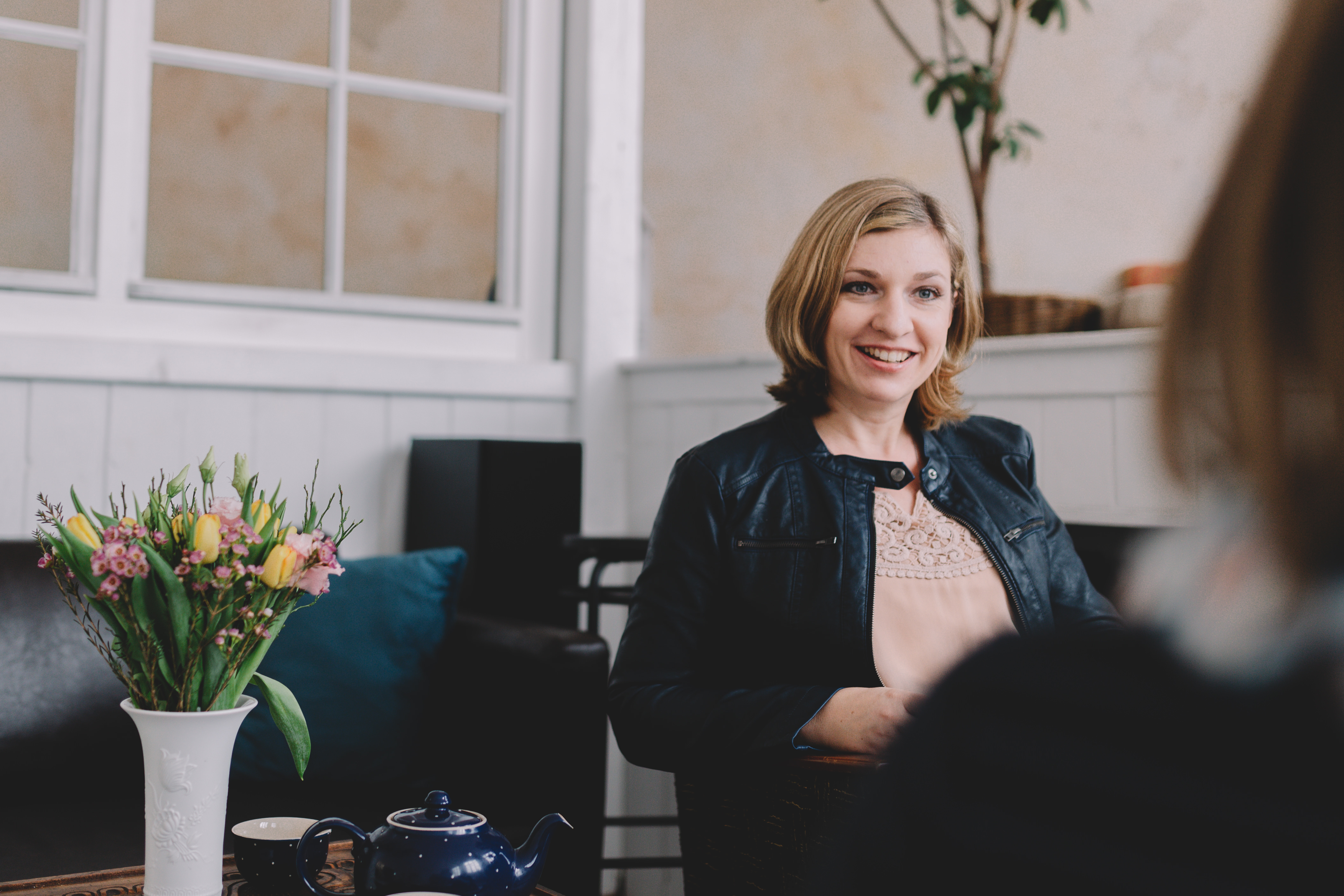 Frau im Gespräch - Businessfotos Leipzig